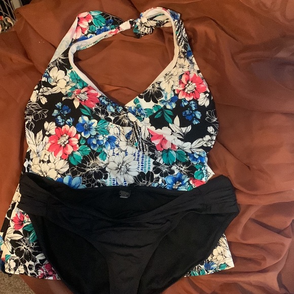 Apt 9 swim two piece. Size 1x! Good condition. - Picture 3 of 5